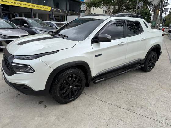FIAT TORO 2.0 16V TURBO DIESEL ULTRA 4WD AT9 FIAT TORO 2.0 16V TURBO DIESEL ULTRA 4WD AT9